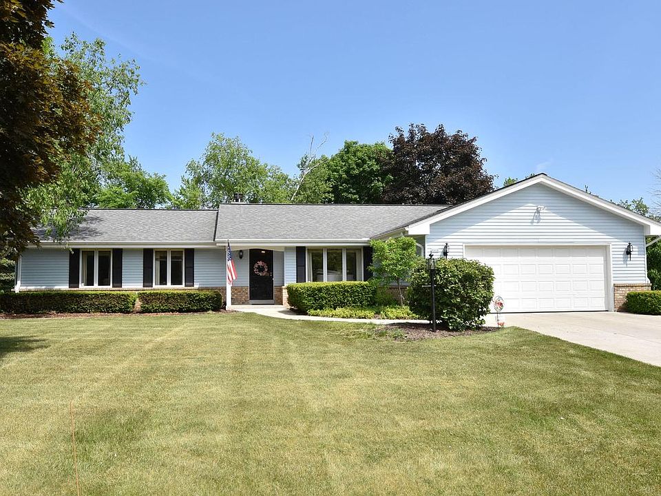 9906 North Concord DRIVE, Mequon, WI 53097 Zillow