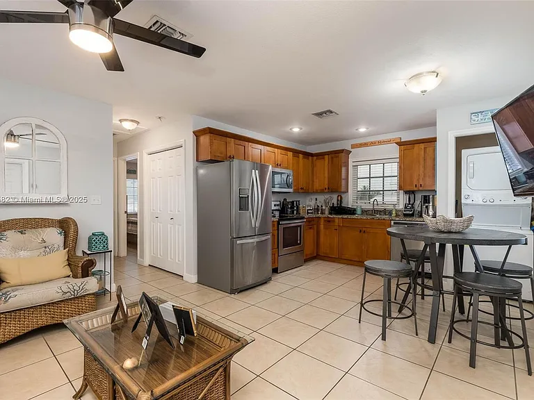 325 Calusa St — Photo 20
