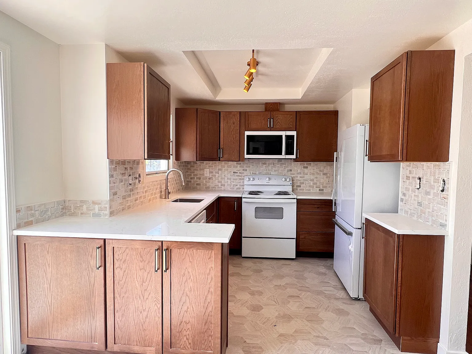 4 bed, 1800 sqft, $1,800 — Photo 2