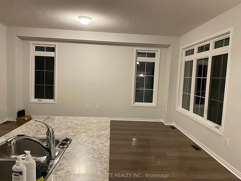 41 Kirby Ave — Photo 18