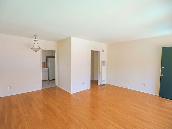 3rd image of 260 S Sycamore Ave APT 6