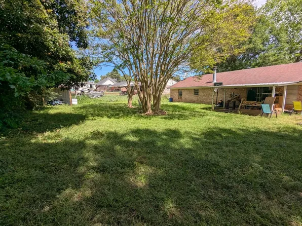 417 Kingsridge Ln, Hallsville, TX 75650