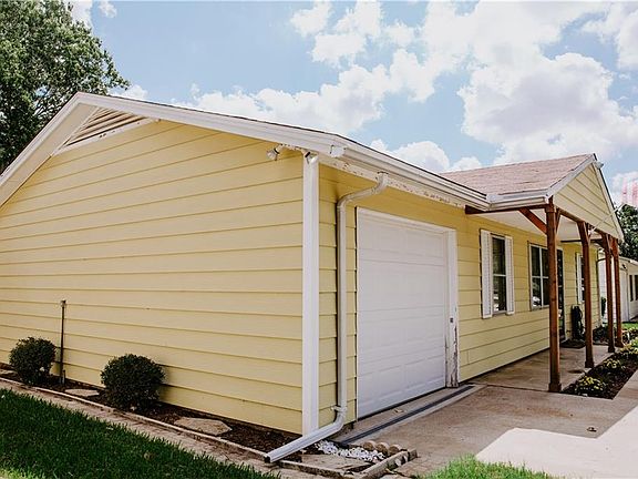 3rd image of 806 Aransas Dr