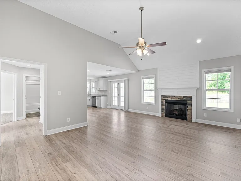 169 Bonnell Dr — Photo 7