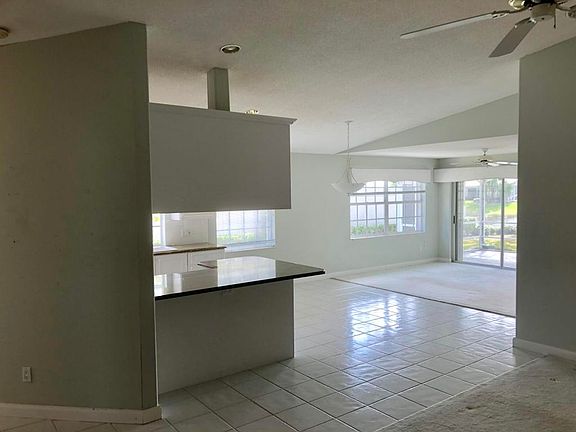 4th image of 1302 NW Bentley Cir APT B