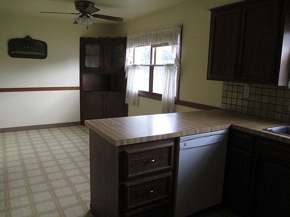 Kitchen/ Dining Room