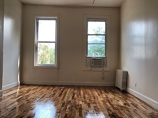 3rd image of 291 Jefferson St APT 3
