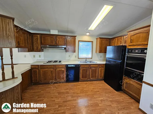 5 Lilliana Ln, New Hartford, NY 13413