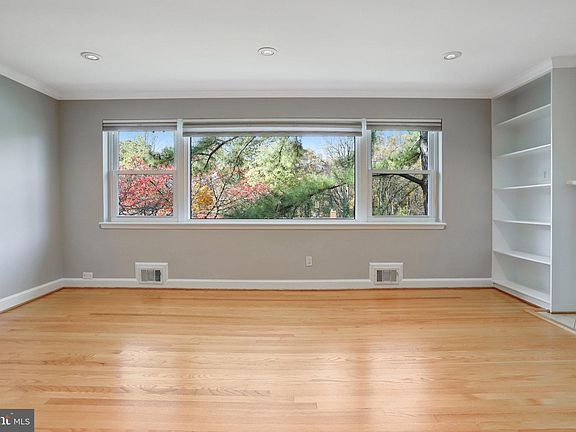 5th image of 7025 Bradley Cir