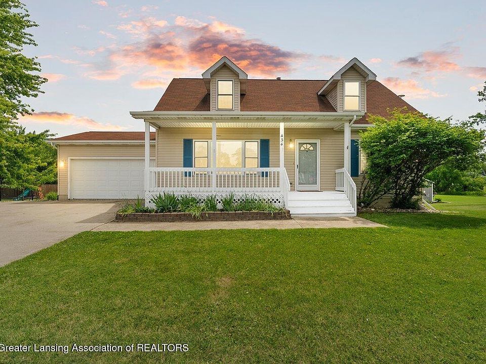 1st image of 434 N Iris Ln