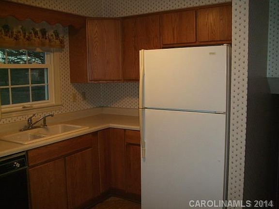 5th image of 2173 Gaines Ave
