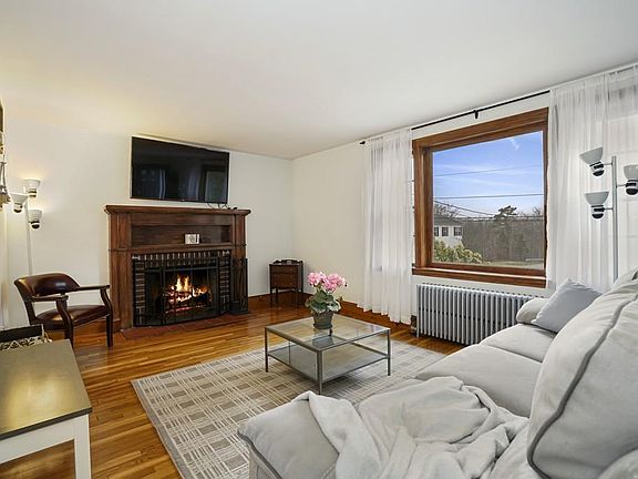 4th image of 520 Summer St
