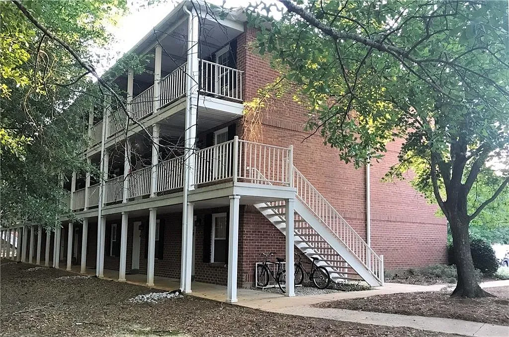 Lakewood Commons — Photo 2