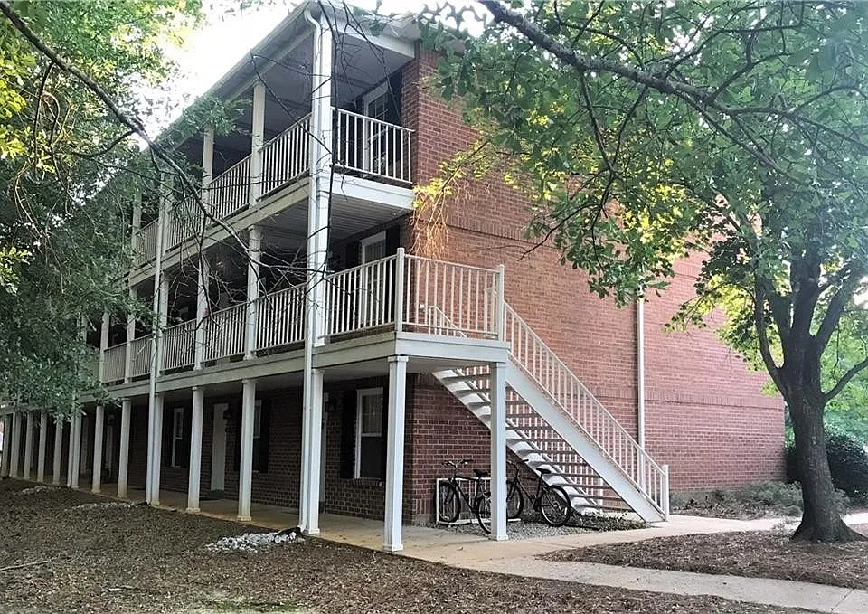 154 E University Dr #201