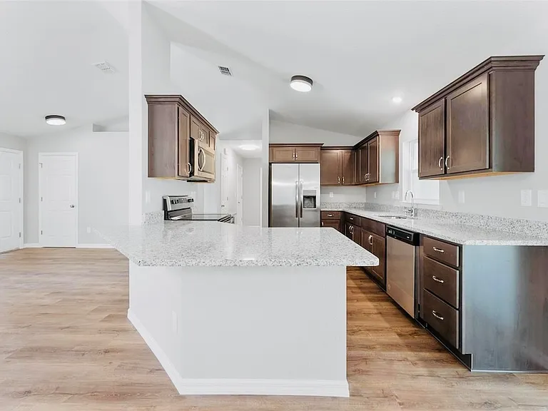 9416 N Sandree Dr — Photo 2