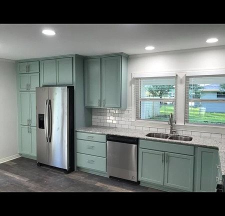 3rd image of 304 Marie Antoinette St
