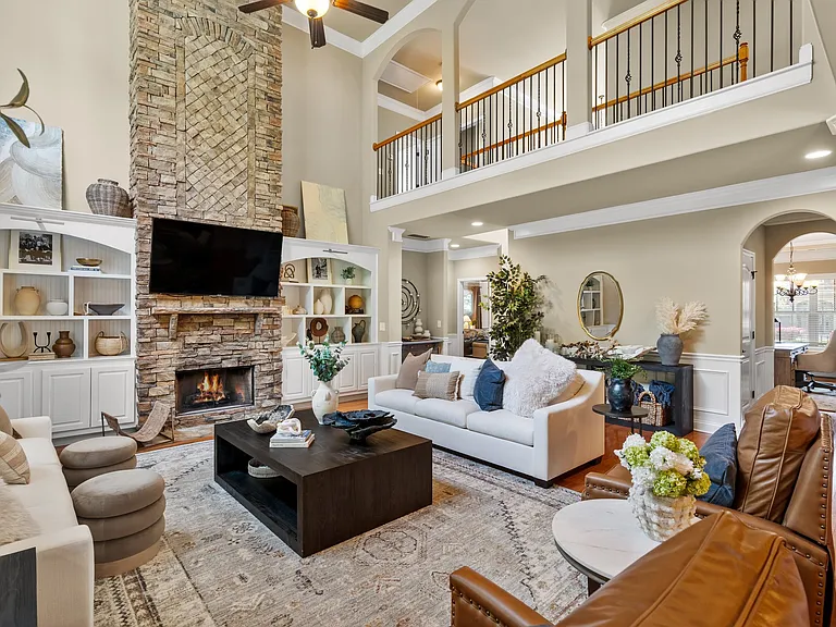 348 Abby Cir — Photo 4