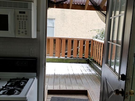 3rd image of 557 N 16th St APT 2