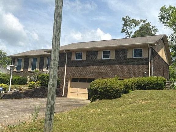 2nd image of 995 Ridgewood Cir