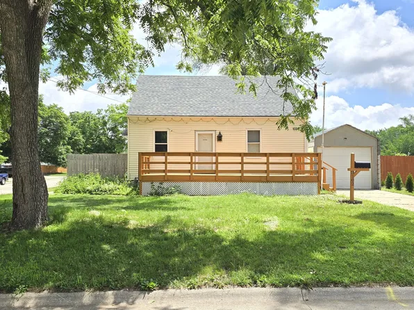 3102 10th St, Rockford, IL 61109