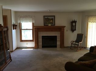 1244 River Park Cir E, Mukwonago, WI
