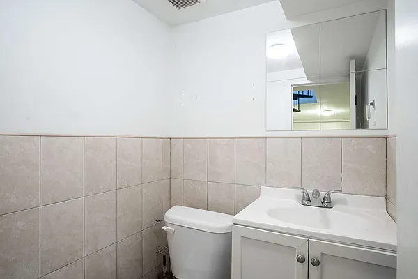 Rented by Nooklyn NYC LLC | media 43