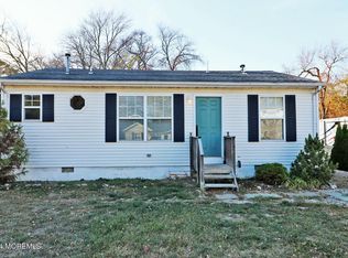 302 Parisen Ave, Bayville, NJ 08721