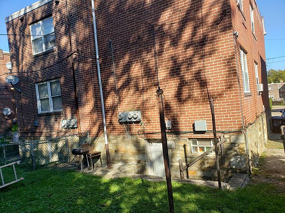 3rd image of 6514 N Fairhill St Floor 2