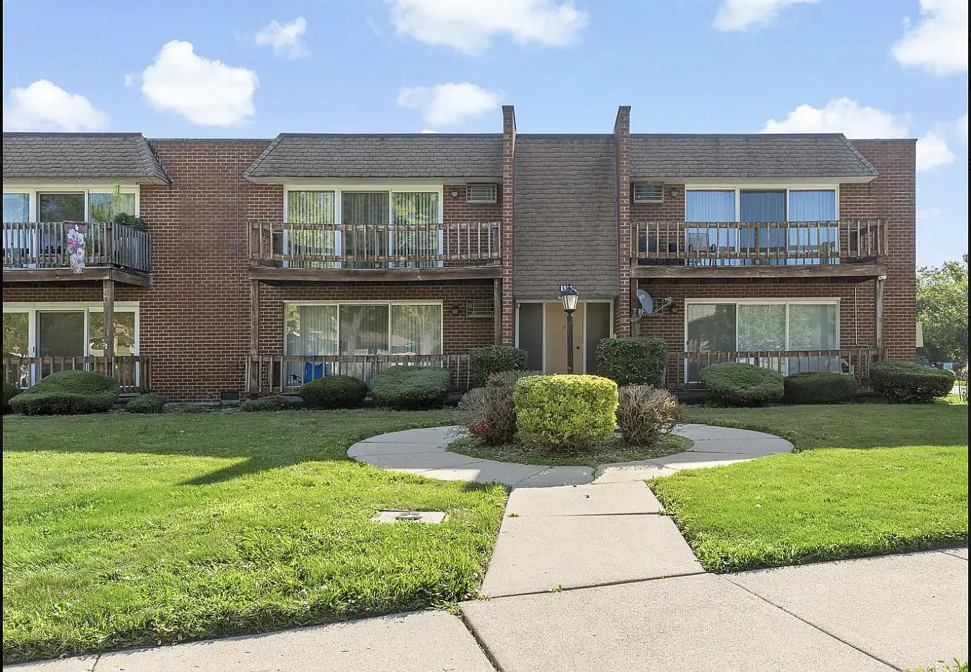2 bed, 900 sqft, $1,950 — Photo 1