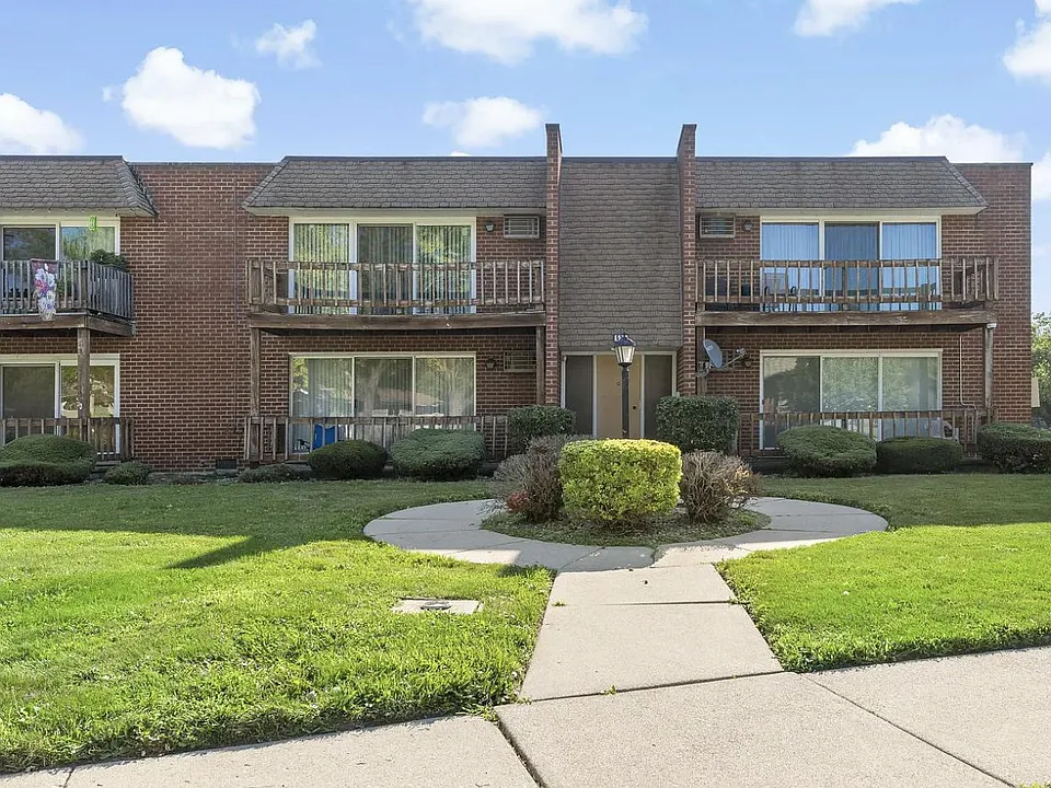 535 N Pleasant Dr #2B