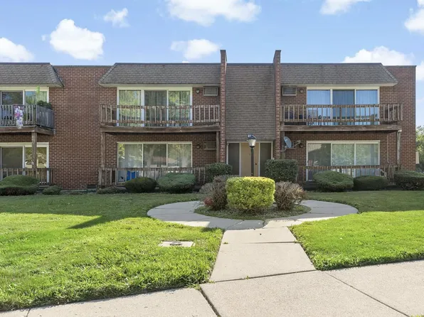 535 N Pleasant Dr APT 2B, Glenwood, IL 60425
