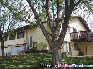 933 Greenhaven Dr, Vadnais Heights, MN 55127