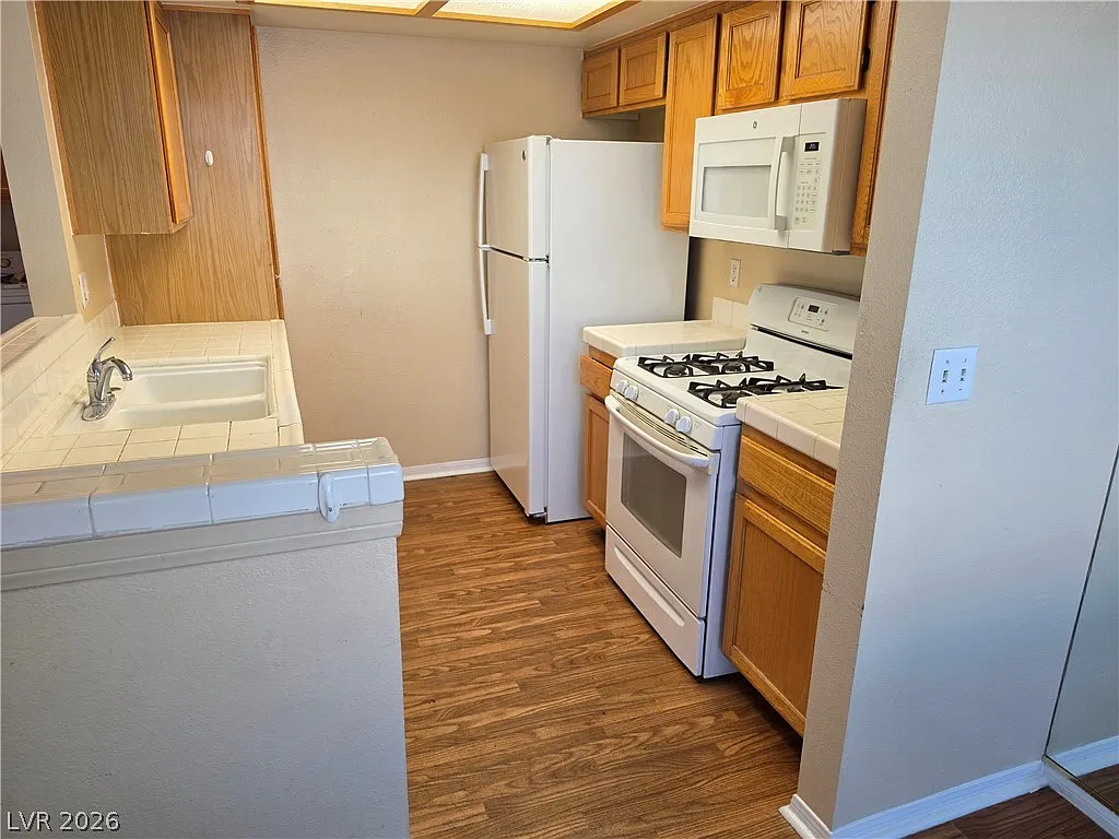 1 bed, 1.0 bath, 711 sqft, $1,195 — Photo 4