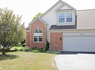 19 Waterfront Ct, Algonquin, IL 60102