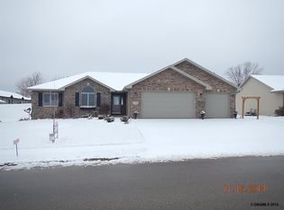 5540 Carver Dr, Dubuque, IA 52002