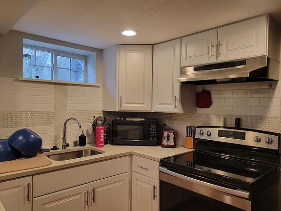 2nd image of 9903 N Whittier St