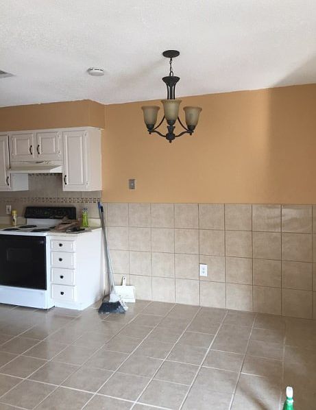 1st image of 214 Meadows Dr