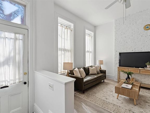 5th image of 1441 Wright St