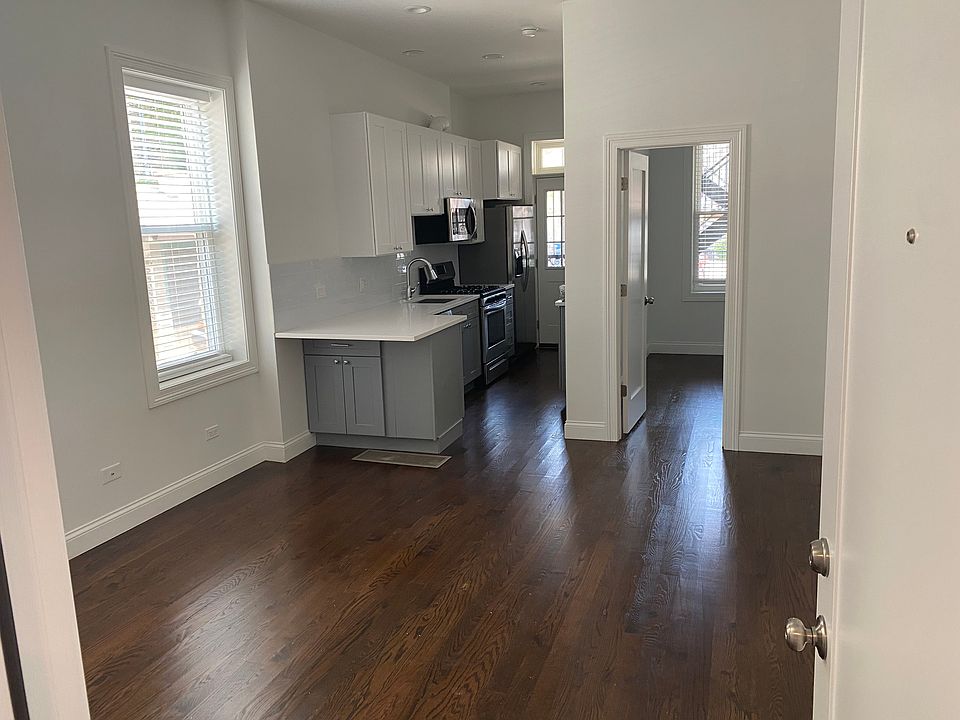 1st image of 1143 N Winchester Ave APT 1R