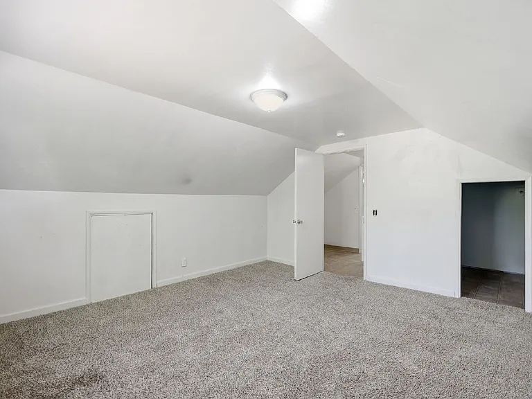 2189 Hilyard St — Photo 16