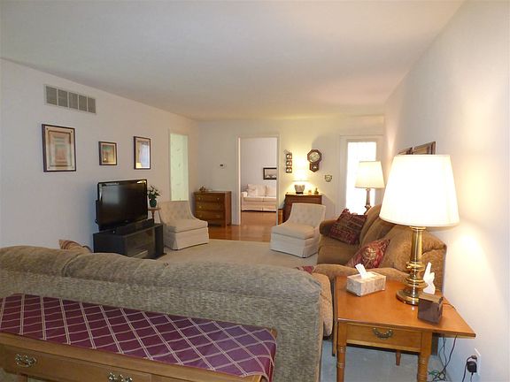 5th image of 18291 Crownhill Dr