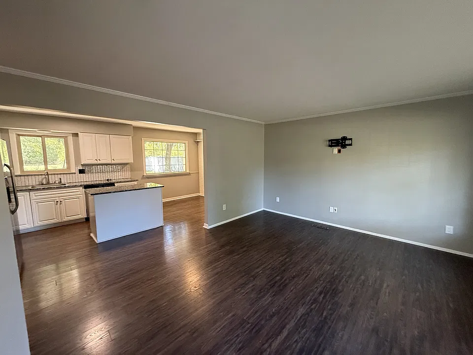 14839 Ellen Dr