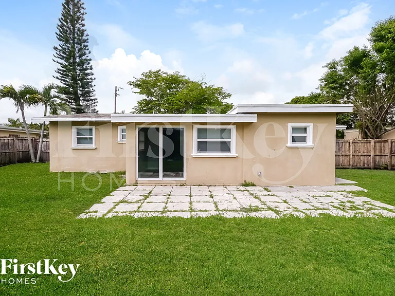 2174 NW 62nd Ave — Photo 15