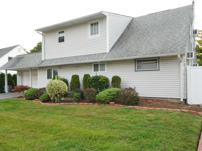 11 Solar Ln, Levittown, NY, 11756