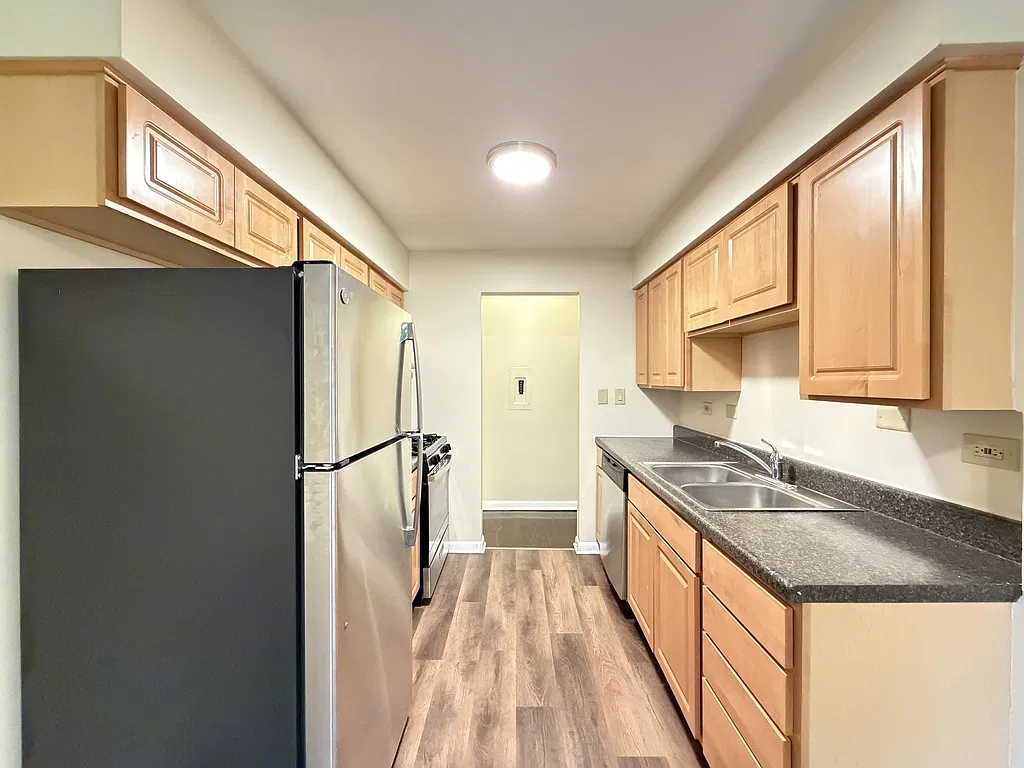 Awesome 2 Bed, 1 Bath at Seward + Sherman (Evanston) — Photo 2