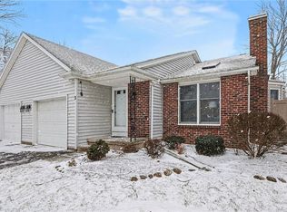 2 Flower Dale Dr, Rochester, NY 14626