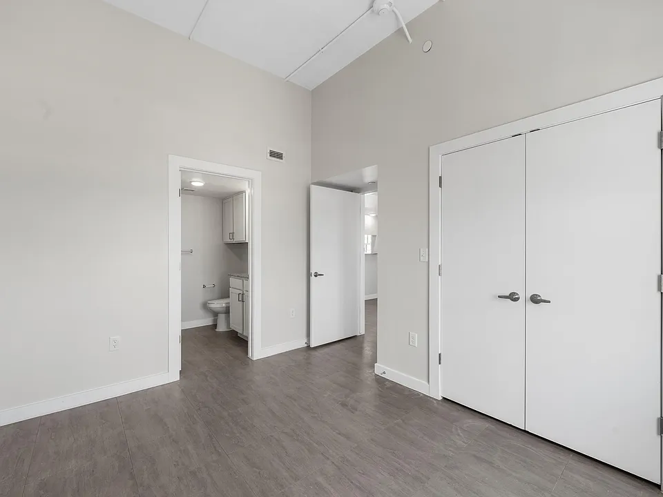 4 N 4th St #1205