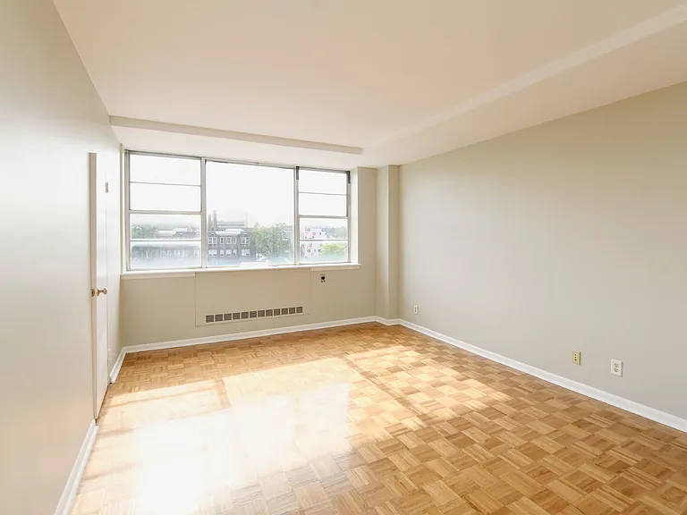1620 E Broad St #402 — Photo 8