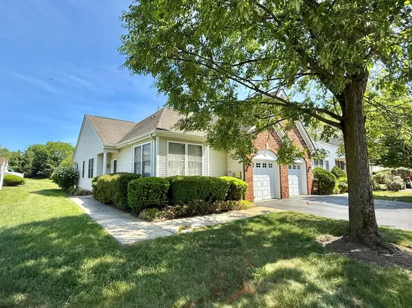 73 Meadowlark Dr, Hamilton, NJ 08690