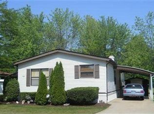 12 Dogwood Ln, Olmsted Falls, OH 44138